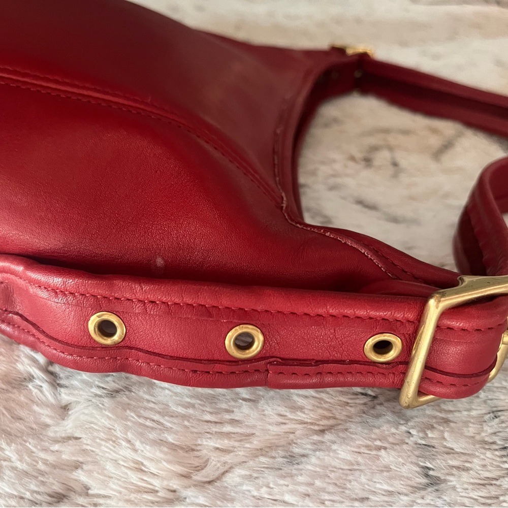 Red Vintage Coach - Picture 3 of 8